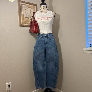 Old Navy Barrel Leg Medium Wash Denim Jeans Size 0, 25” Waist